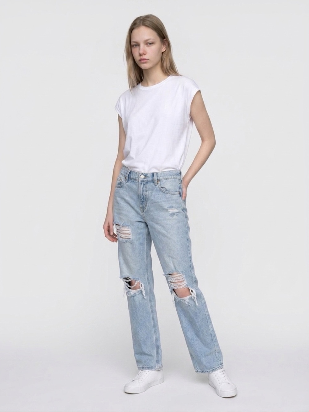 PacSun Light Blue Distressed Straight Leg Jeans - Women